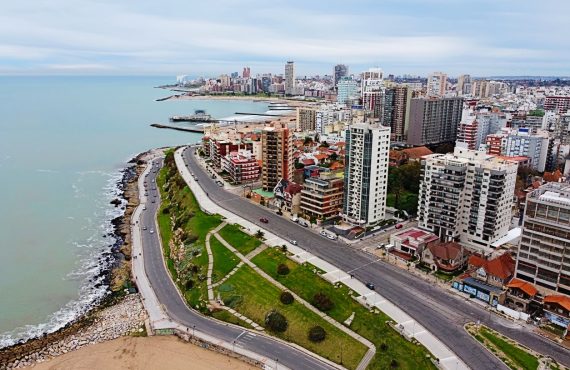 Mar del Plata vista aérea dron costa playa mar edificios
