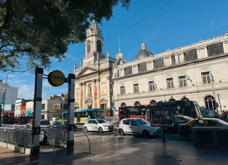 estación de subte Flores