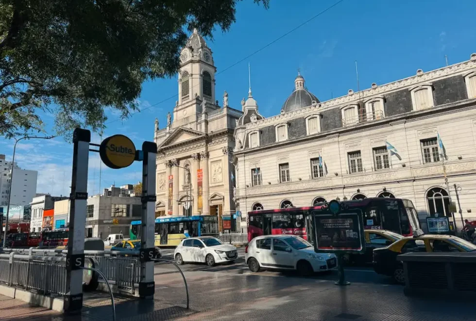 estación de subte Flores