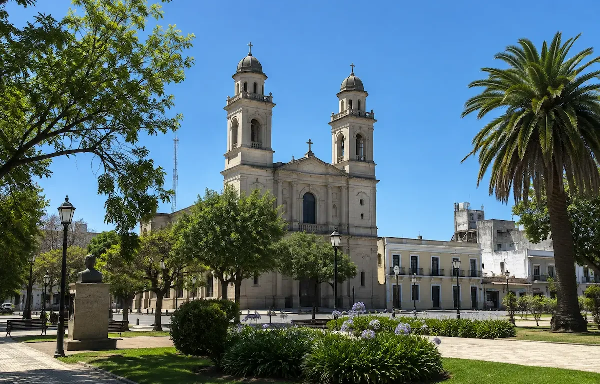 Plaza de San Fernando y la Catedral, Maldonado
