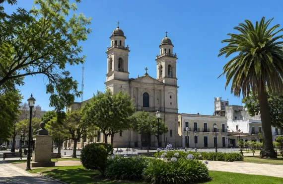 Plaza de San Fernando y la Catedral, Maldonado