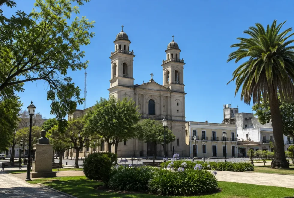 Plaza de San Fernando y la Catedral, Maldonado